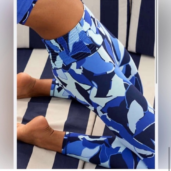 OFFLINE By Aerie Blue Real Me Smocked High Waisted 7/8 Legging in Blue Breeze - Picture 2 of 7